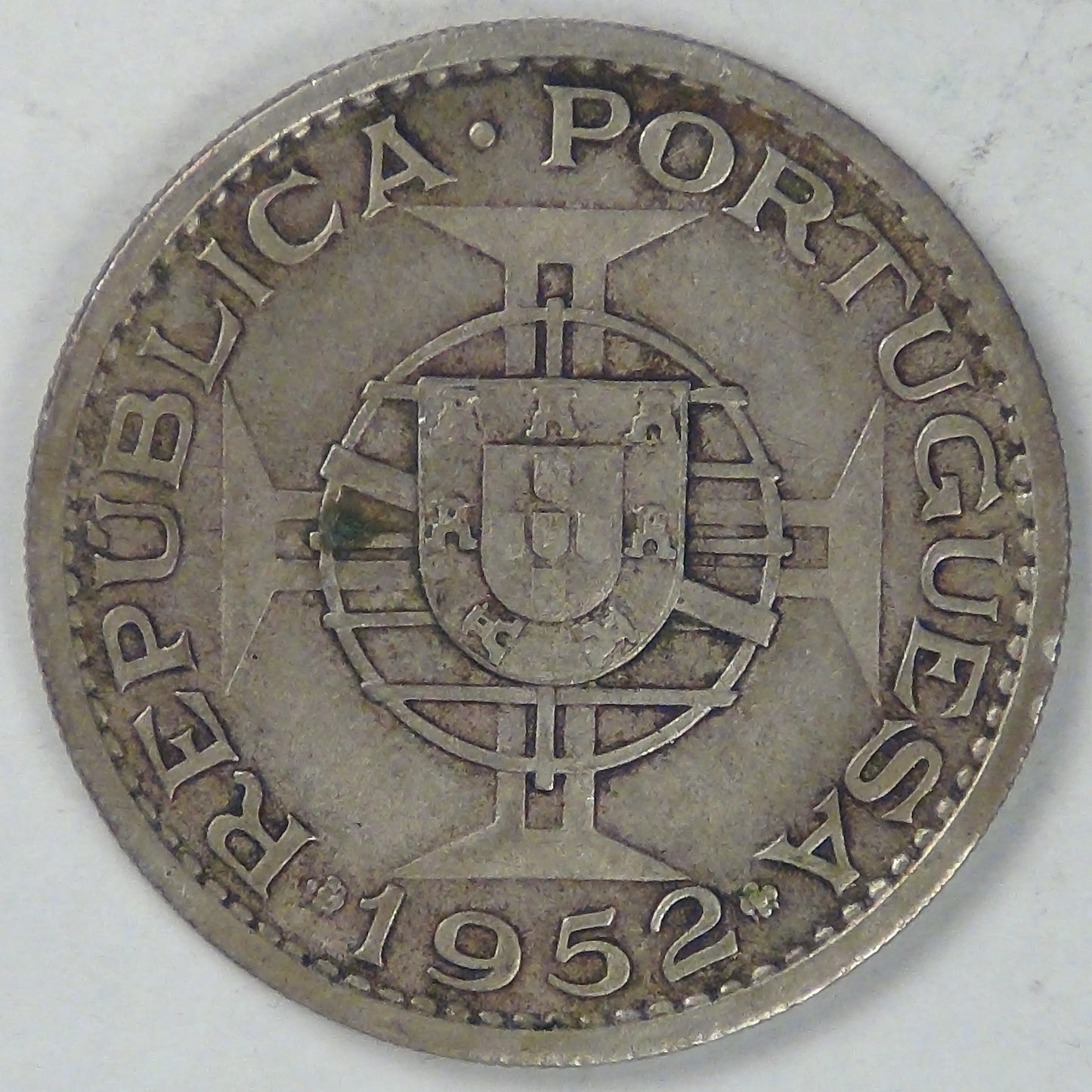 MOZAMBIQUE - Portuguese Colony, 1952, 20 Escudos, Choice Very Fine